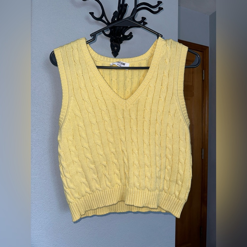 Sweater vest